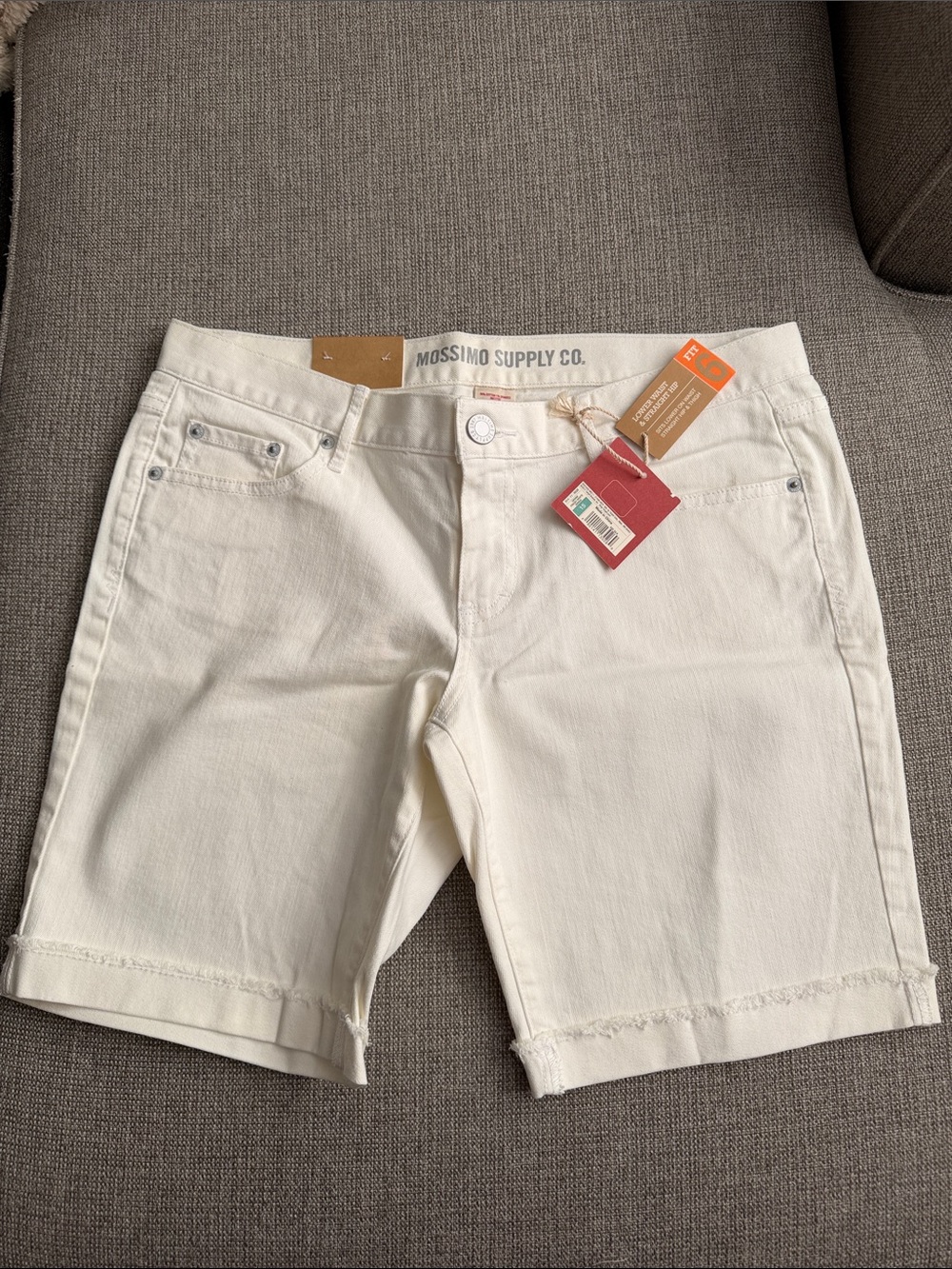 Mossimo Supply Co White Denim Shorts, New with tags! Size 15